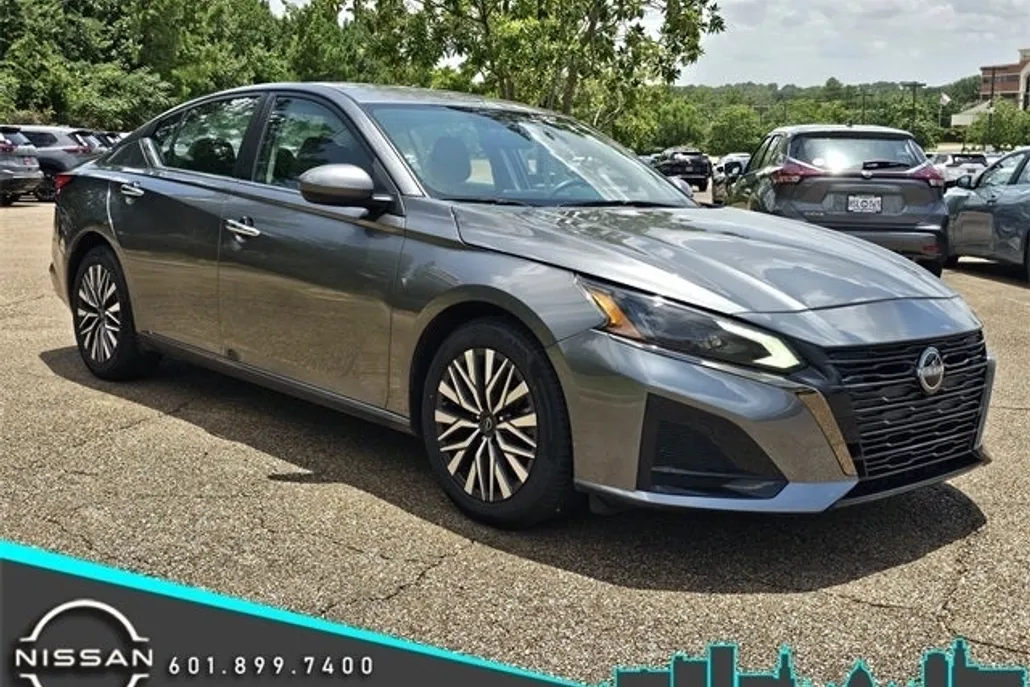 2023 Nissan Altima 2.5 SV photo 1