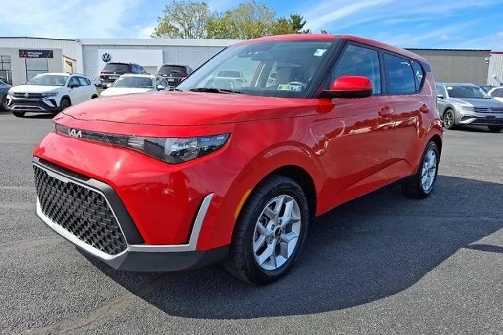 2024 Kia Soul LX photo 1