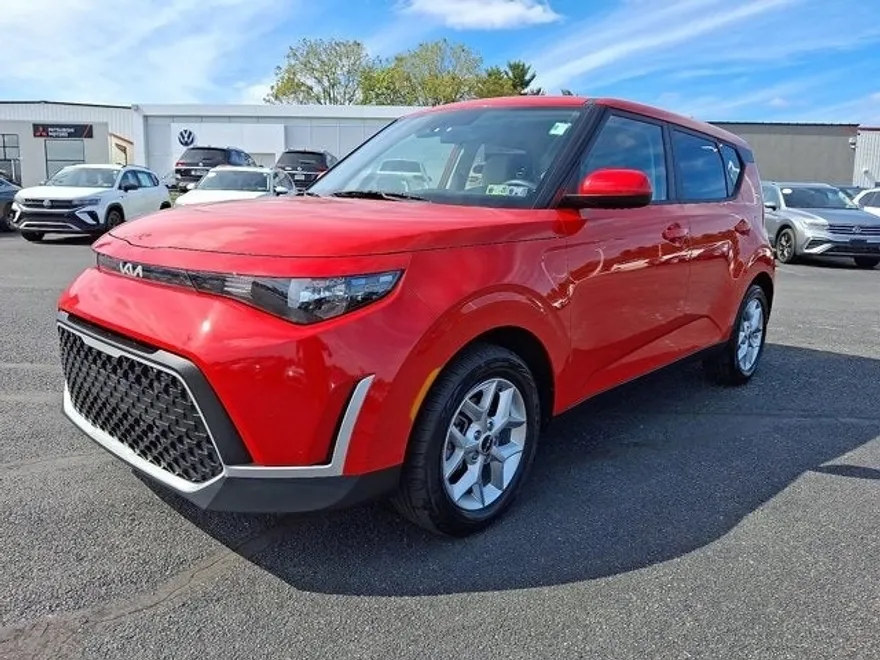 2024 Kia Soul LX photo 1