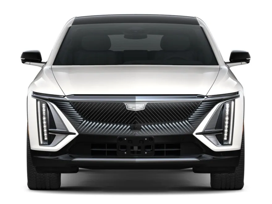 2025 Cadillac Lyriq Luxury photo 2