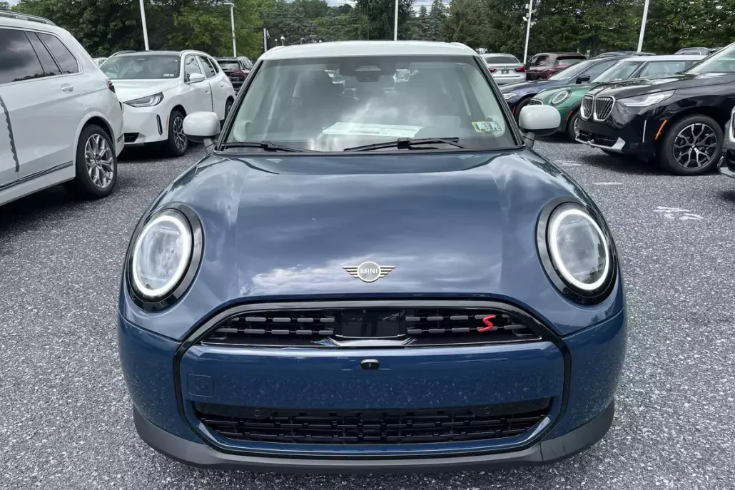 2025 Mini Cooper S Iconic photo 1