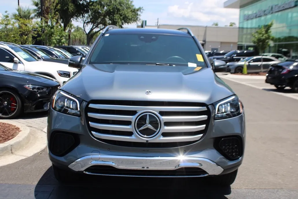 2024 Mercedes Benz GLS 450 4MATIC photo 1