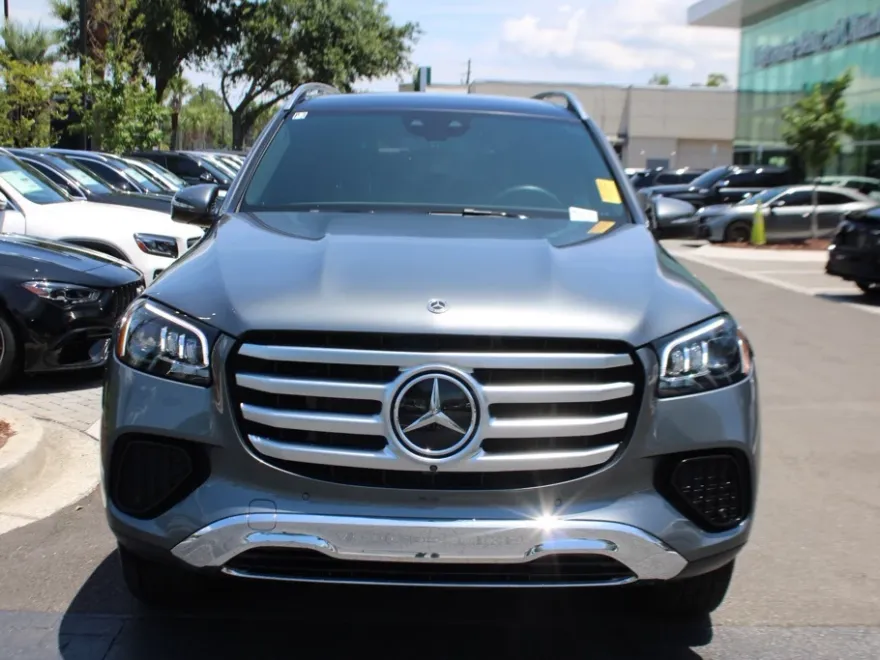 2024 Mercedes Benz GLS 450 4MATIC photo 1
