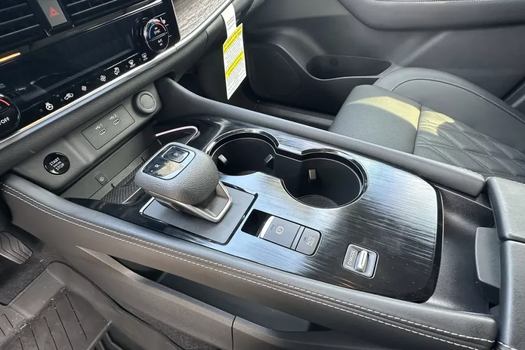 2025 Nissan Rogue Platinum photo 1
