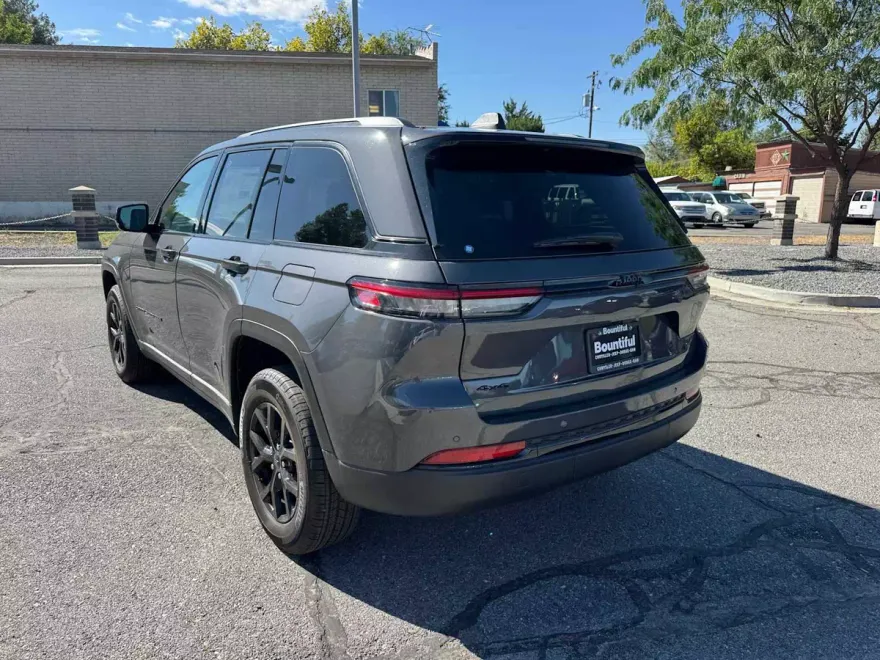 2025 Jeep Grand Cherokee Altitude X photo 1