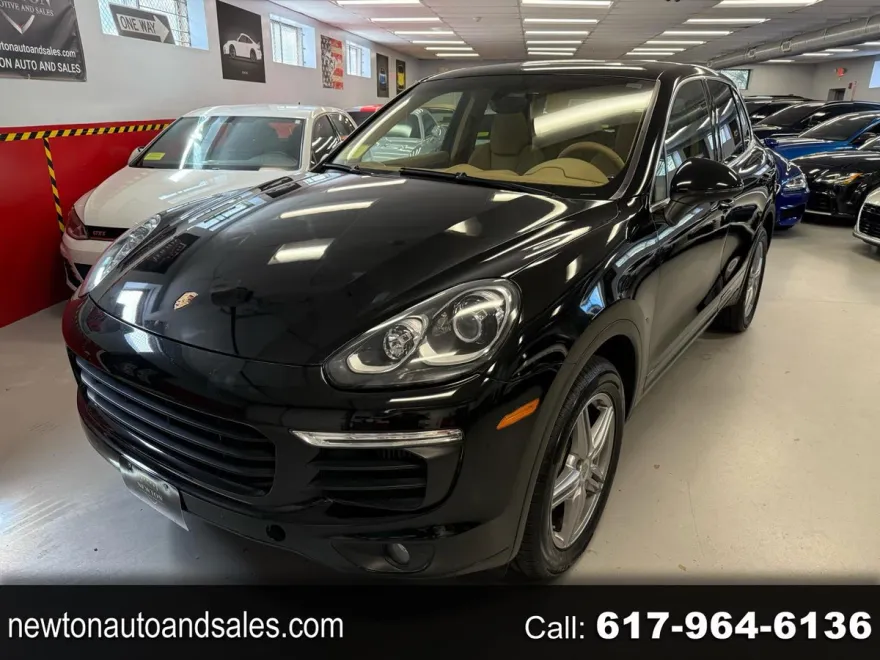 2015 Porsche Cayenne S photo 1