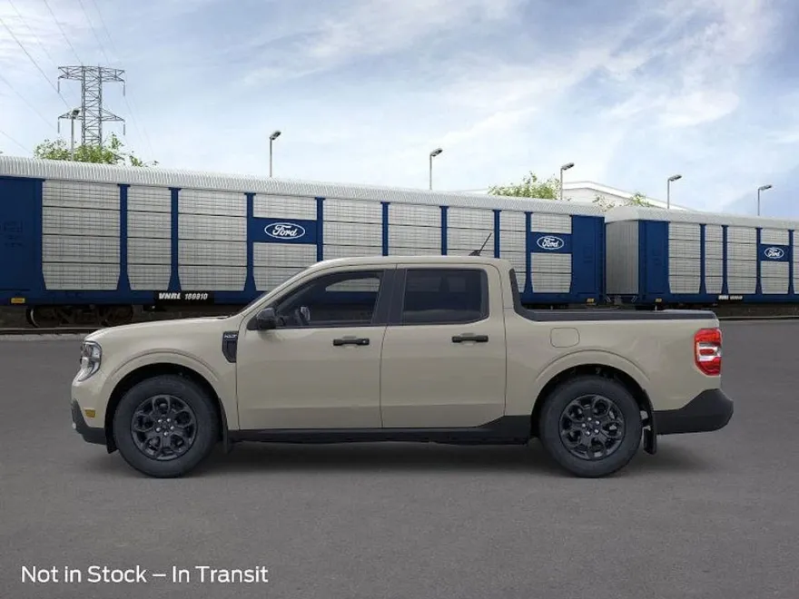 2025 Ford Maverick XLT photo 1