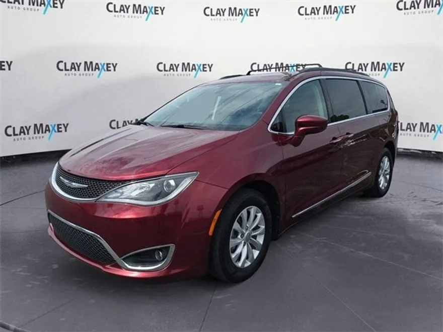 2017 Chrysler Pacifica Touring L photo 1