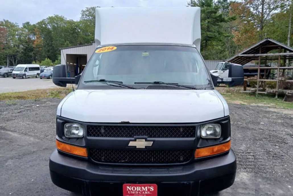 2014 Chevrolet Express 3500 Cutaway photo 1