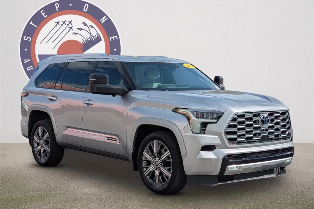 2023 Toyota Sequoia Capstone photo 1
