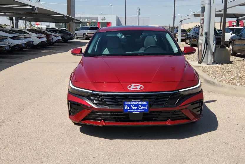 2025 Hyundai Elantra Limited photo 1