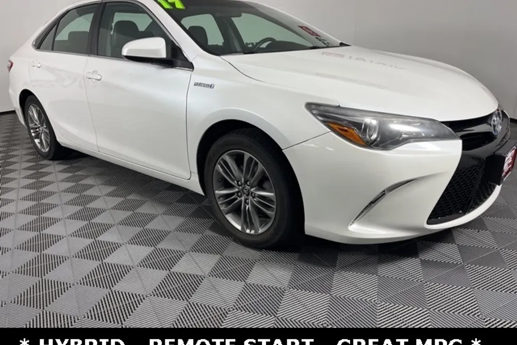 2017 Toyota Camry Hybrid SE photo 1