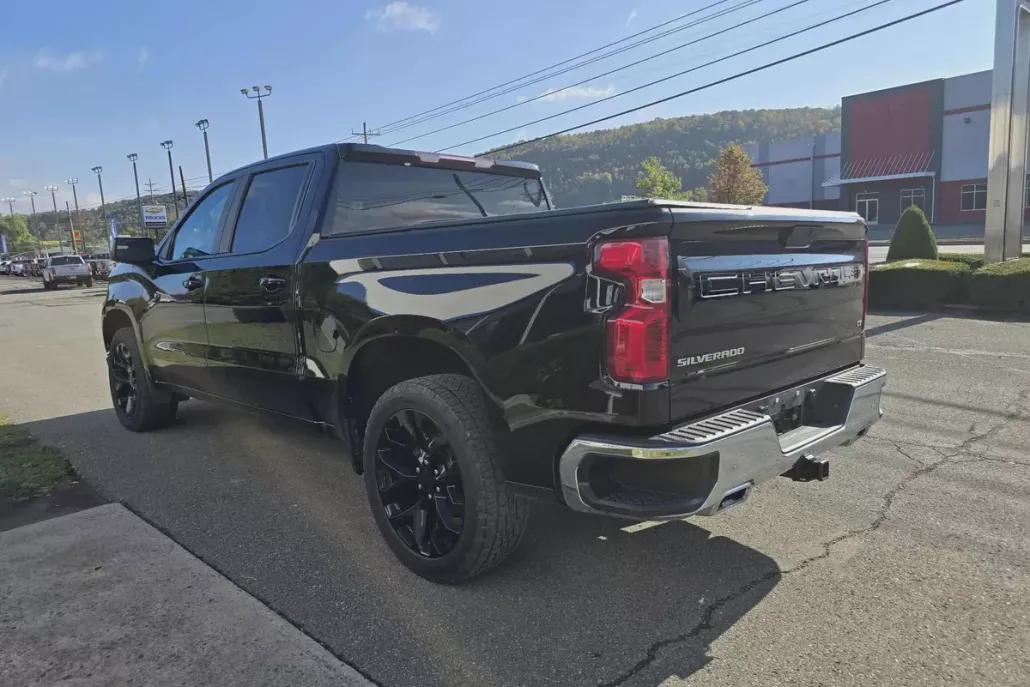 2020 Chevrolet Silverado 1500 LT photo 1