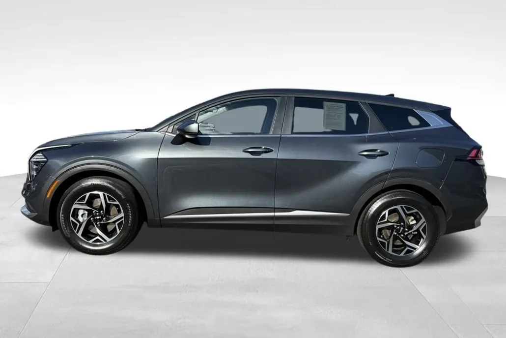 2024 Kia Sportage LX photo 1