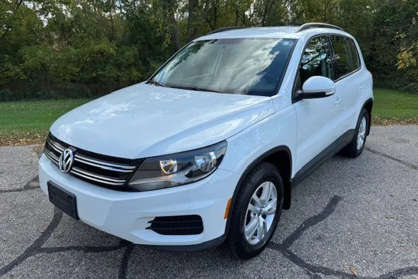 2015 Volkswagen Tiguan S photo 1