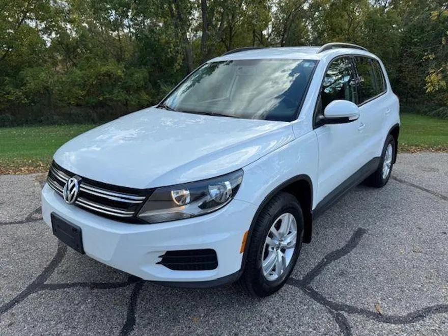 2015 Volkswagen Tiguan S photo 1