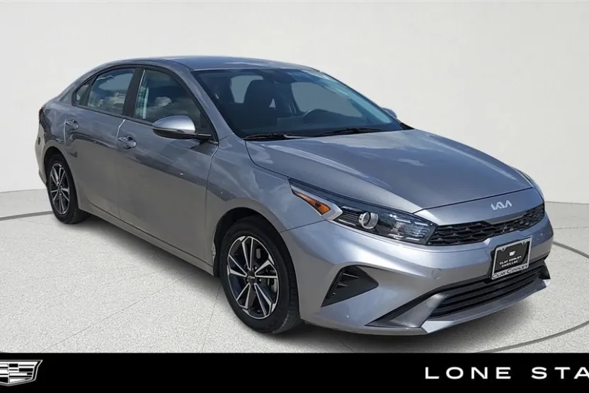 2022 Kia Forte LXS photo 1