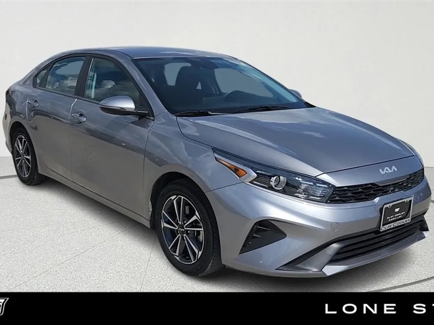 2022 Kia Forte LXS photo 1