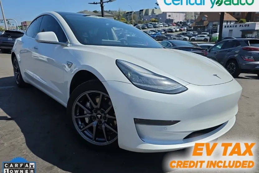 2019 Tesla Model 3 Standard Range Plus photo 1