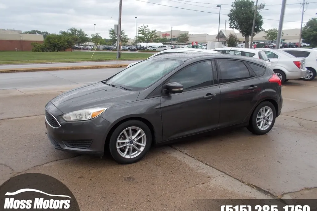 2017 Ford Focus SE photo 1