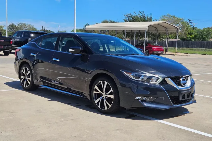 2017 Nissan Maxima SV photo 1