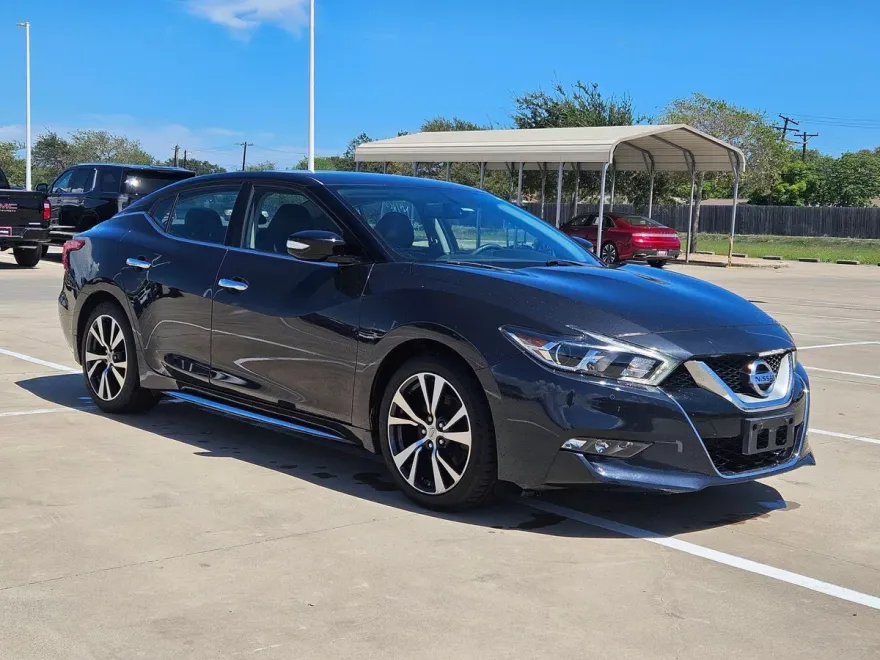 2017 Nissan Maxima SV photo 1