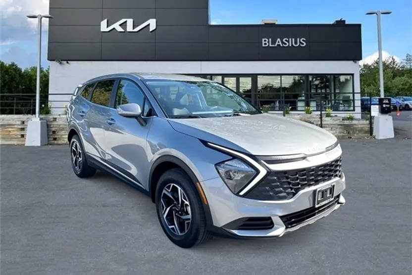 2023 Kia Sportage LX photo 1