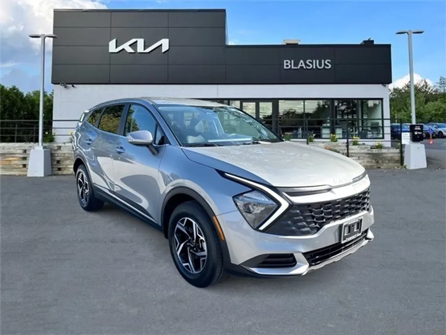 2023 Kia Sportage LX photo 1