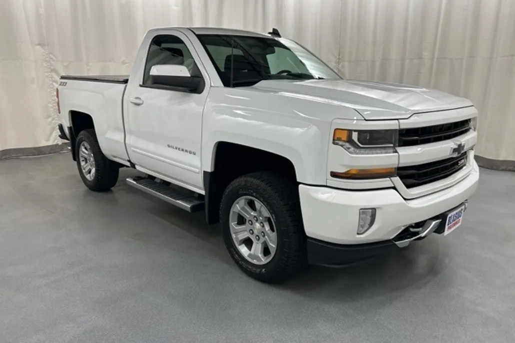 2017 Chevrolet Silverado 1500 LT photo 1