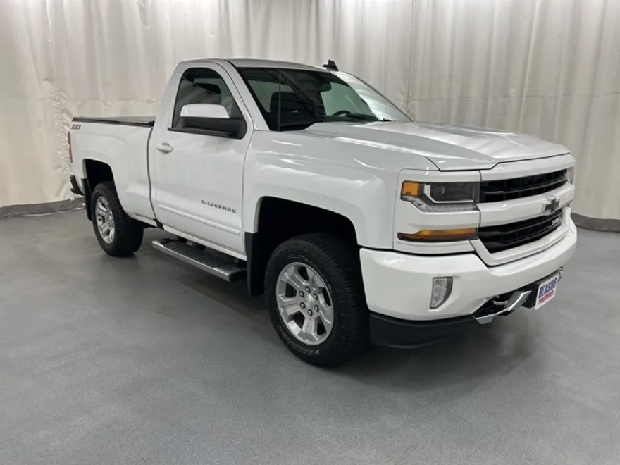 2017 Chevrolet Silverado 1500 LT photo 1