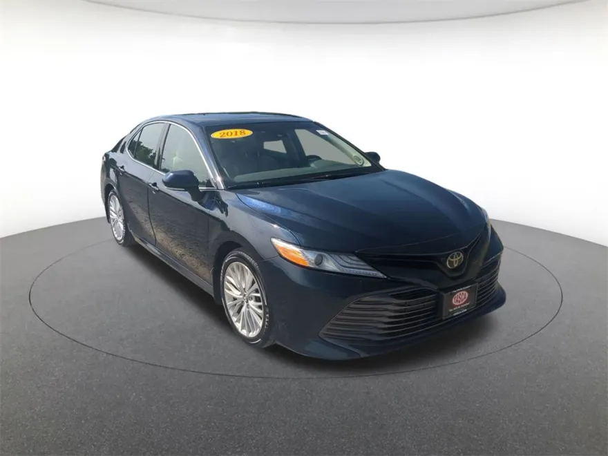 2018 Toyota Camry XLE photo 1