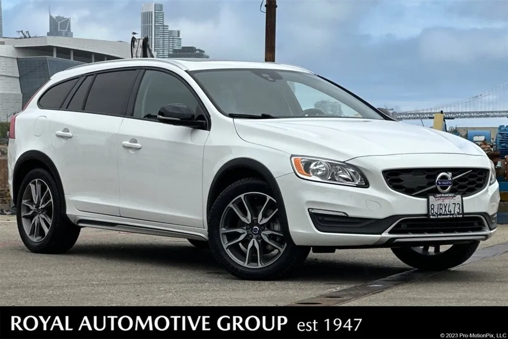 2018 Volvo V60 Cross Country T5 photo 1