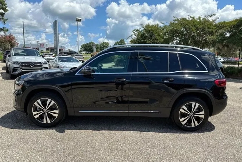 2025 Mercedes Benz GLB 250 photo 1