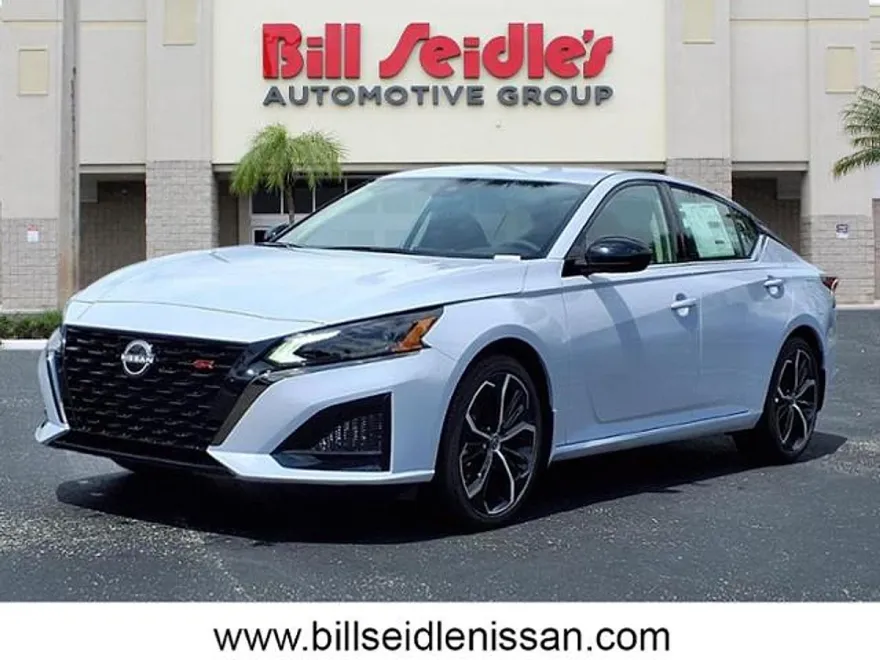 2025 Nissan Altima SR photo 1