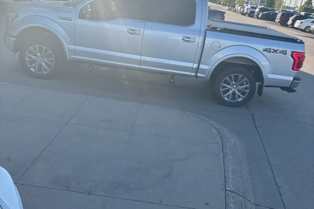 2015 Ford F-150 Lariat photo 1