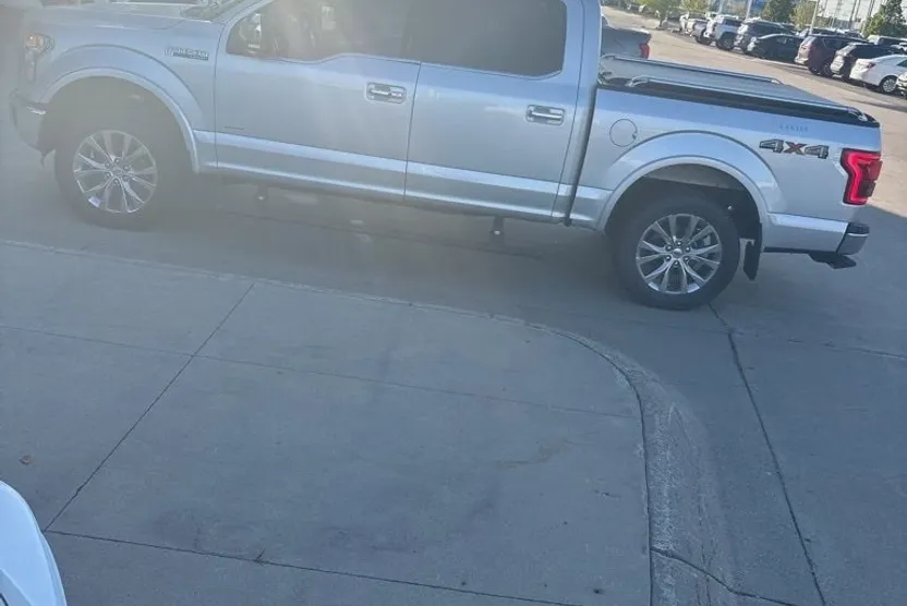 2015 Ford F-150 Lariat photo 1