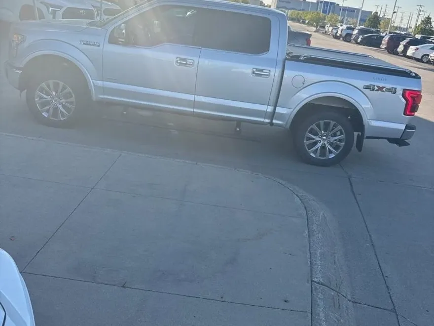 2015 Ford F-150 Lariat photo 1