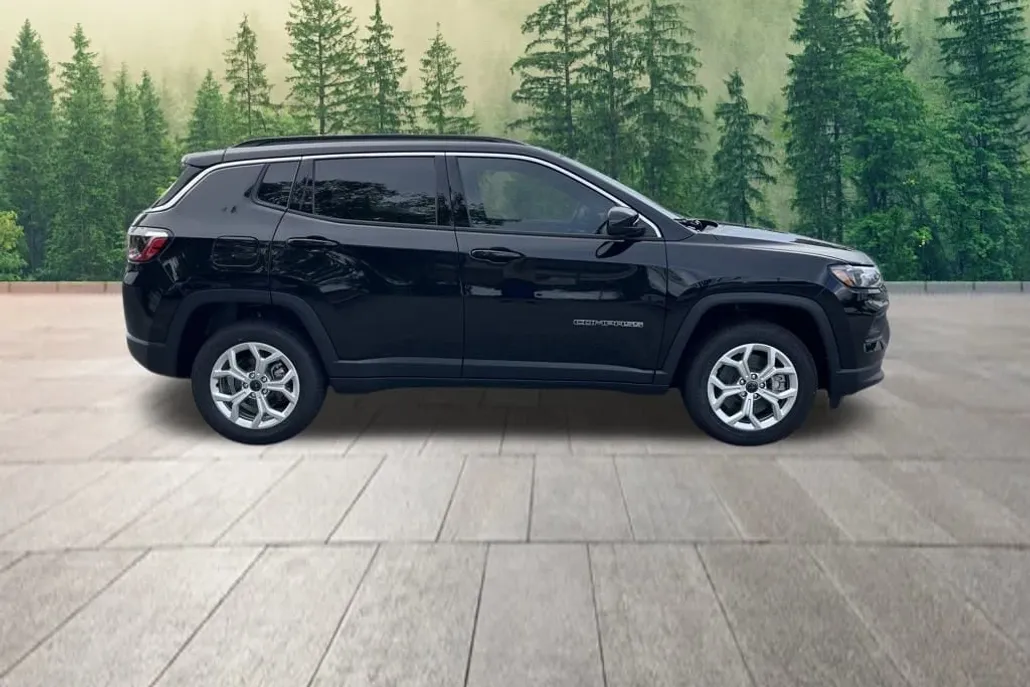 2025 Jeep Compass Latitude photo 1