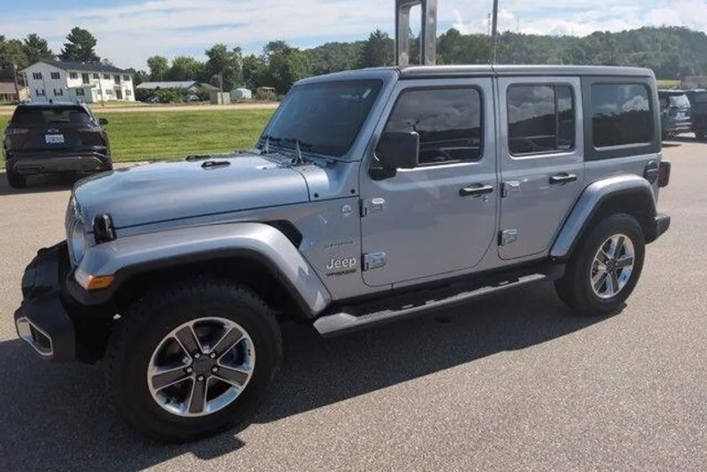 2021 Jeep Wrangler Unlimited Sahara photo 1