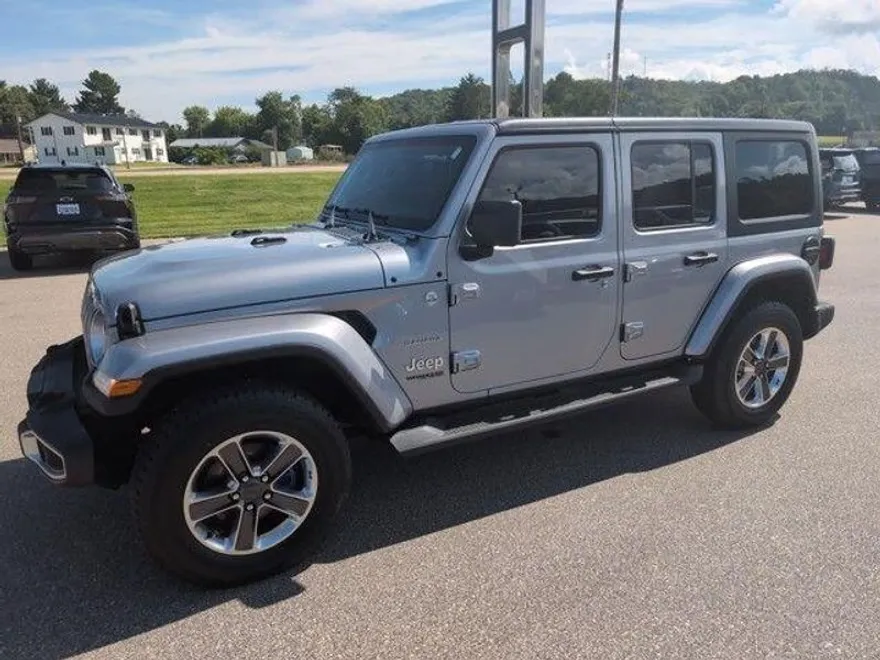 2021 Jeep Wrangler Unlimited Sahara photo 1