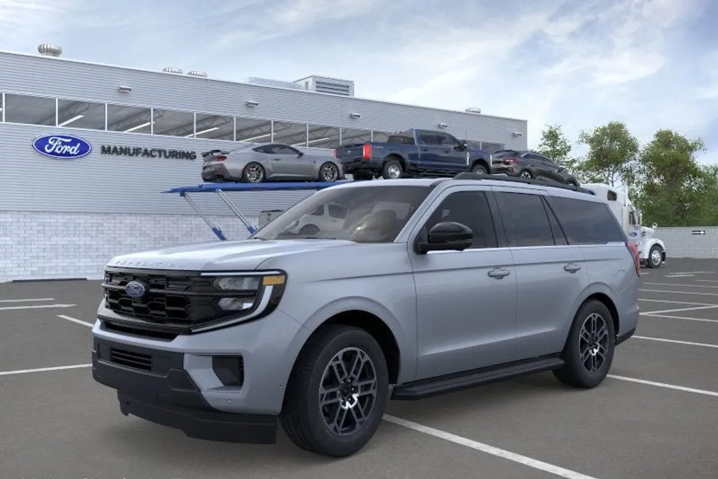 2025 Ford Expedition photo 1