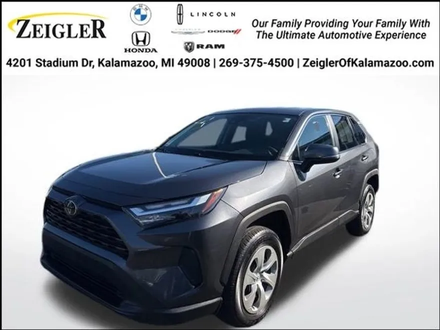 2023 Toyota RAV4 LE photo 1