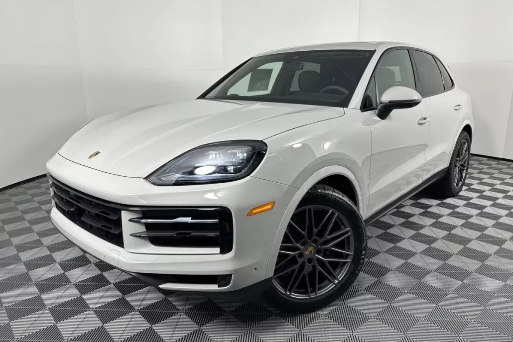 2025 Porsche Cayenne photo 1