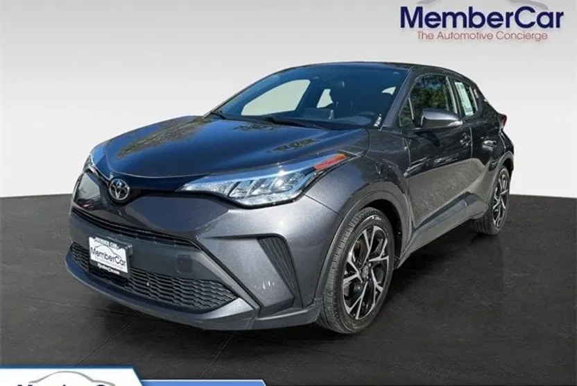 2021 Toyota C-HR LE photo 1