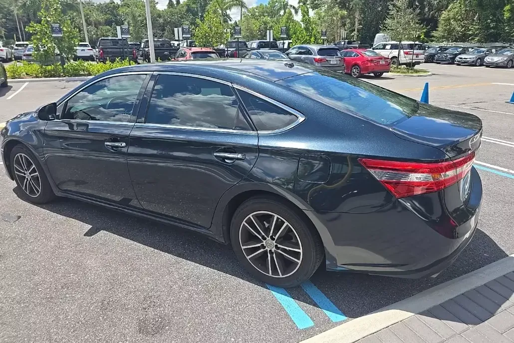 2015 Toyota Avalon XLE photo 1