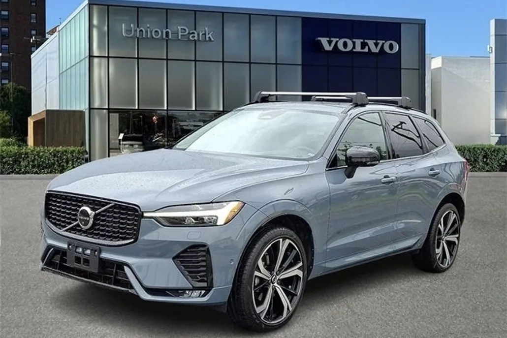 2023 Volvo XC60 B5 Ultimate photo 1