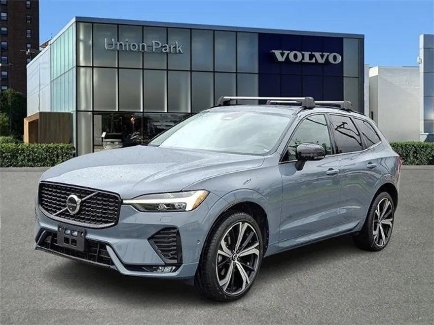 2023 Volvo XC60 B5 Ultimate photo 1