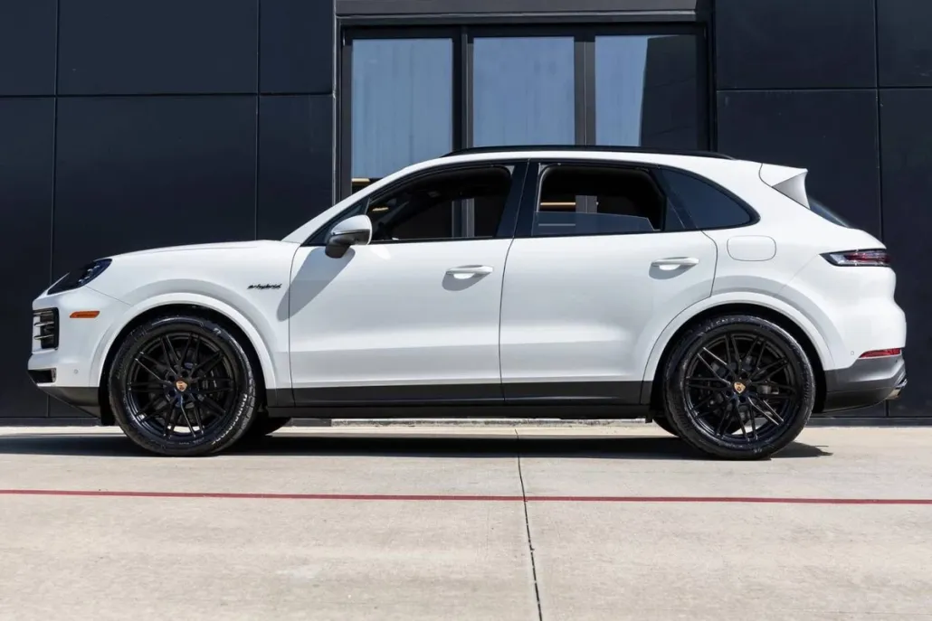 2025 Porsche Cayenne E-Hybrid photo 1