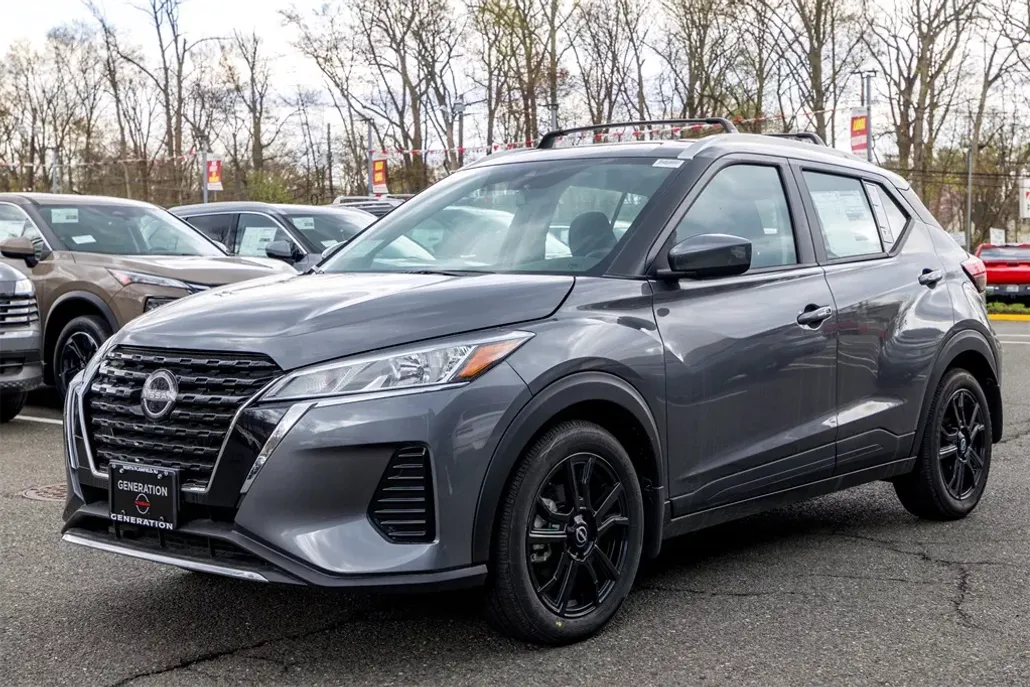 2024 Nissan Kicks SV photo 1