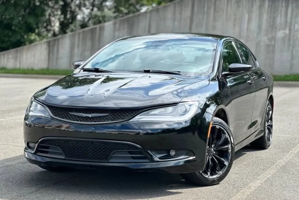 2016 Chrysler 200 S photo 1